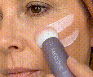 The stick that makes mature skin glow again - Adapting Foundation Stick with Built-In Brush